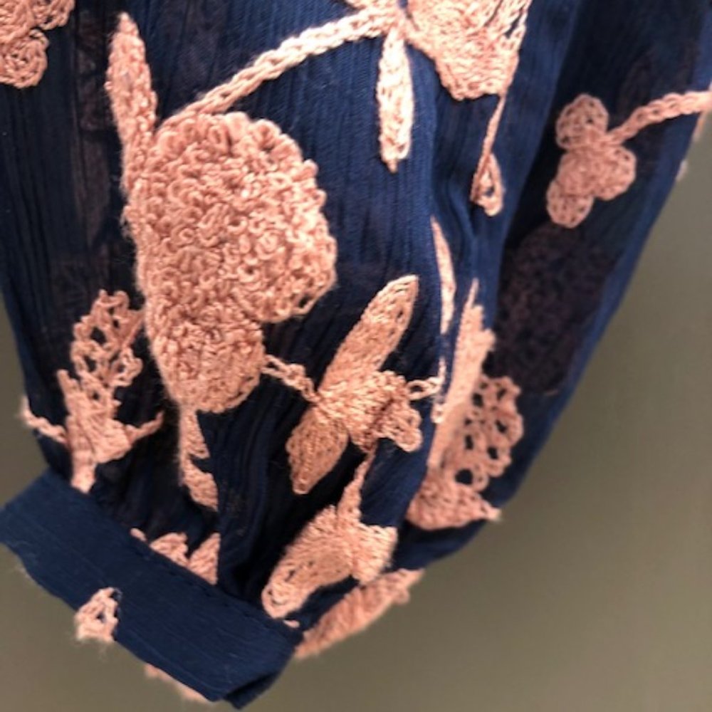 NEW Sunday in Brooklyn embroidered top navy/rose! - Picture 2 of 5
